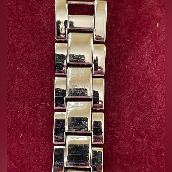 VGC Vintage AVON Floating Charms Silver tone Wristwatch. - Picture 14 of 16